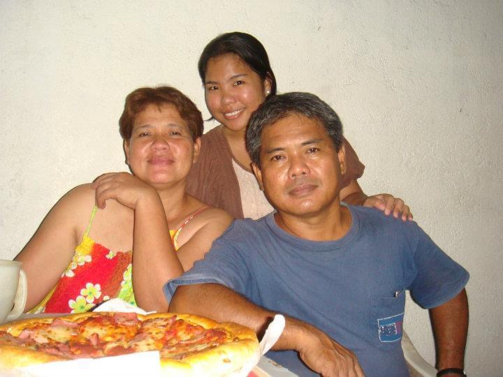Minay's first-ever payday treat to her parents with her mom's favorite, Pizza Hut!